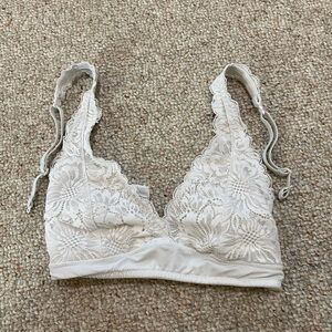 SO lace bralette- w or w/o pads!
